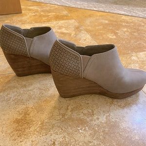Dr. Scholl’s wedge booties - size 8.5